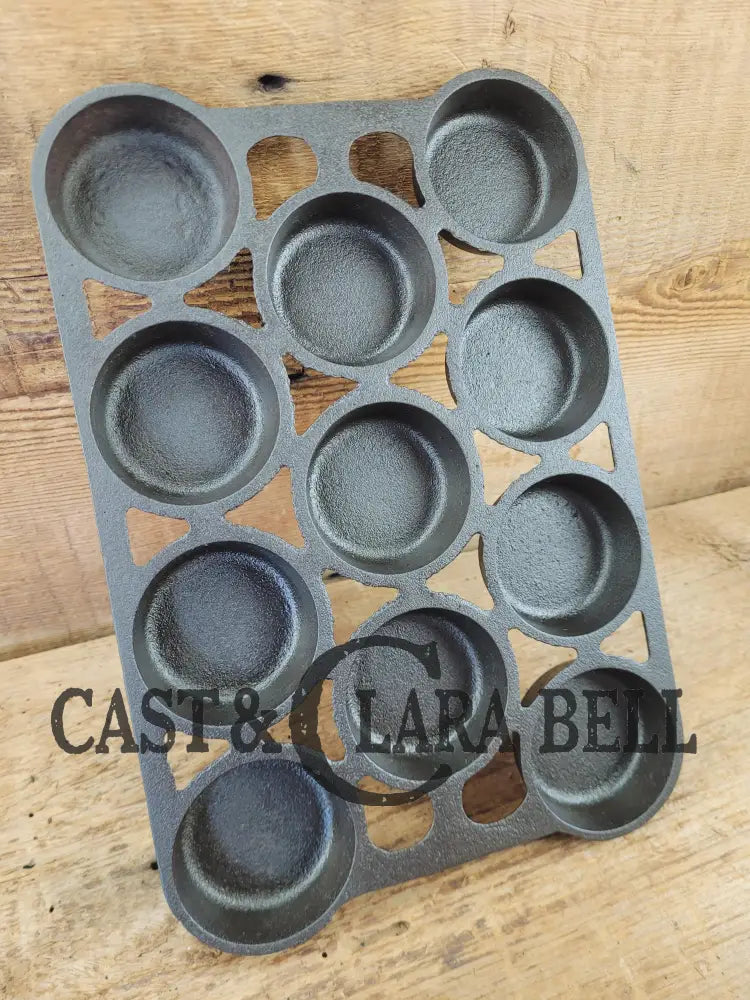 VERY hard to find! 1920’s Variation #7 (Rarity 8) Fully Marked Griswold No. 12 Gem Pan. Collector’s Piece!