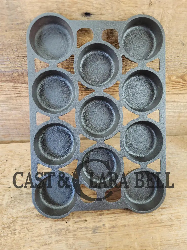 VERY hard to find! 1920’s Variation #7 (Rarity 8) Fully Marked Griswold No. 12 Gem Pan. Collector’s Piece!