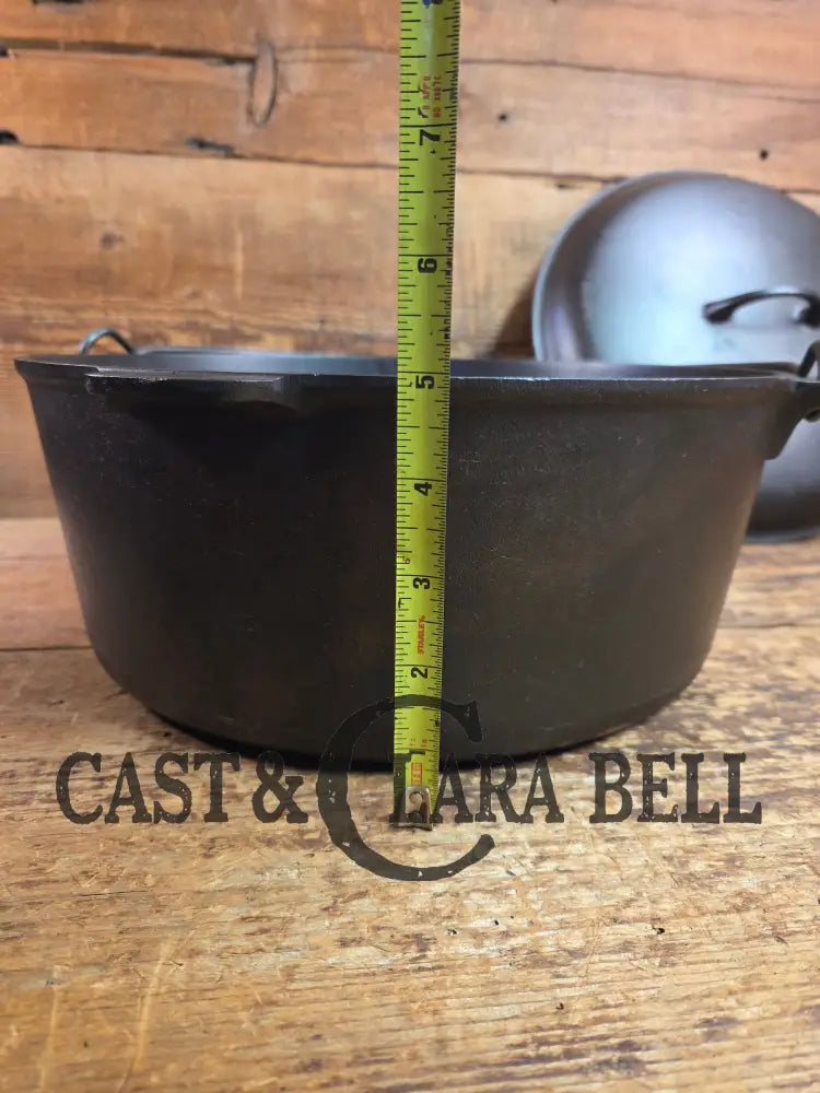 Very hard to find and HUGE! #10 Griswold made ’Puritan’ brand Dutch Oven. So unique and almost mint! Dutch Ovens