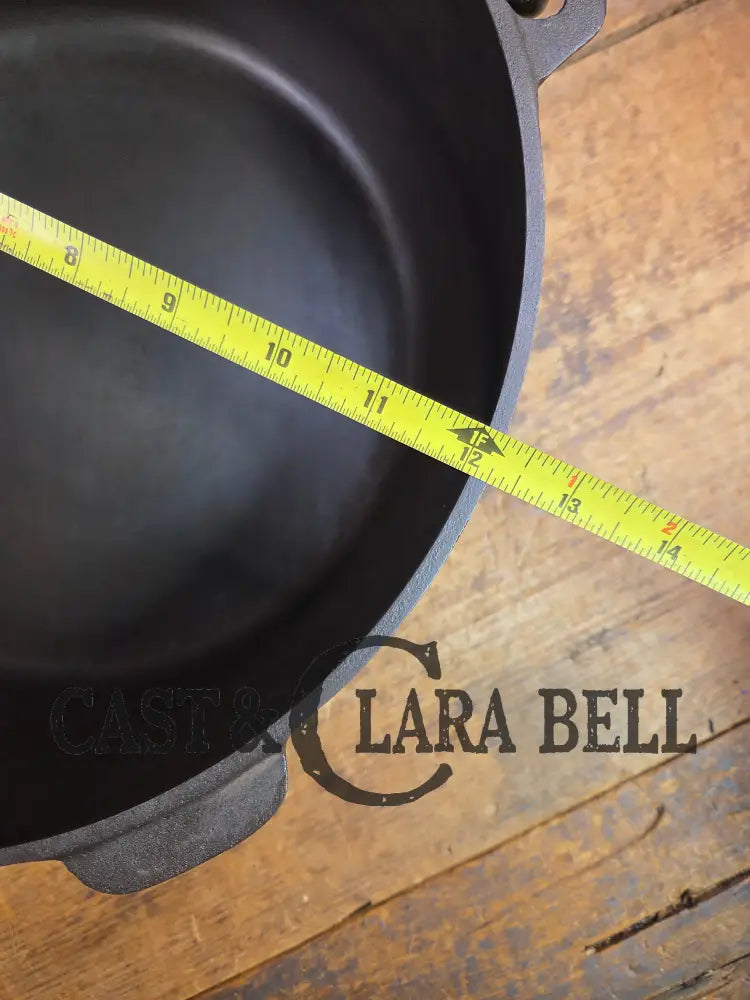 Very hard to find and HUGE! #10 Griswold made ’Puritan’ brand Dutch Oven. So unique and almost mint! Dutch Ovens