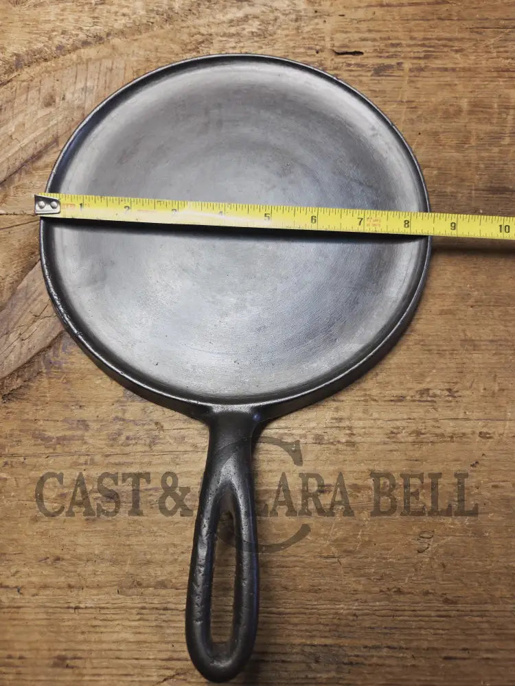 Very Hard to Find. Early 1900’s Wagner ’Arc’ Straight Logo #7 Griddle Skillet. Over 120 years old and in almost perfect