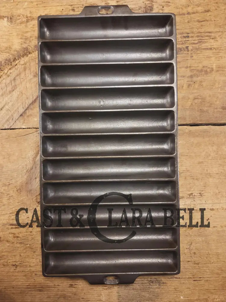 Very unique! Wagner #22 Bread Stick Gem Pan 1326 p/n. Block lettering later version. Beautiful piece!! SC24