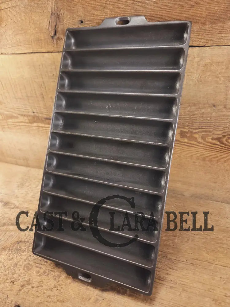 Very unique! Wagner #22 Bread Stick Gem Pan 1326 p/n. Block lettering later version. Beautiful piece!! SC24