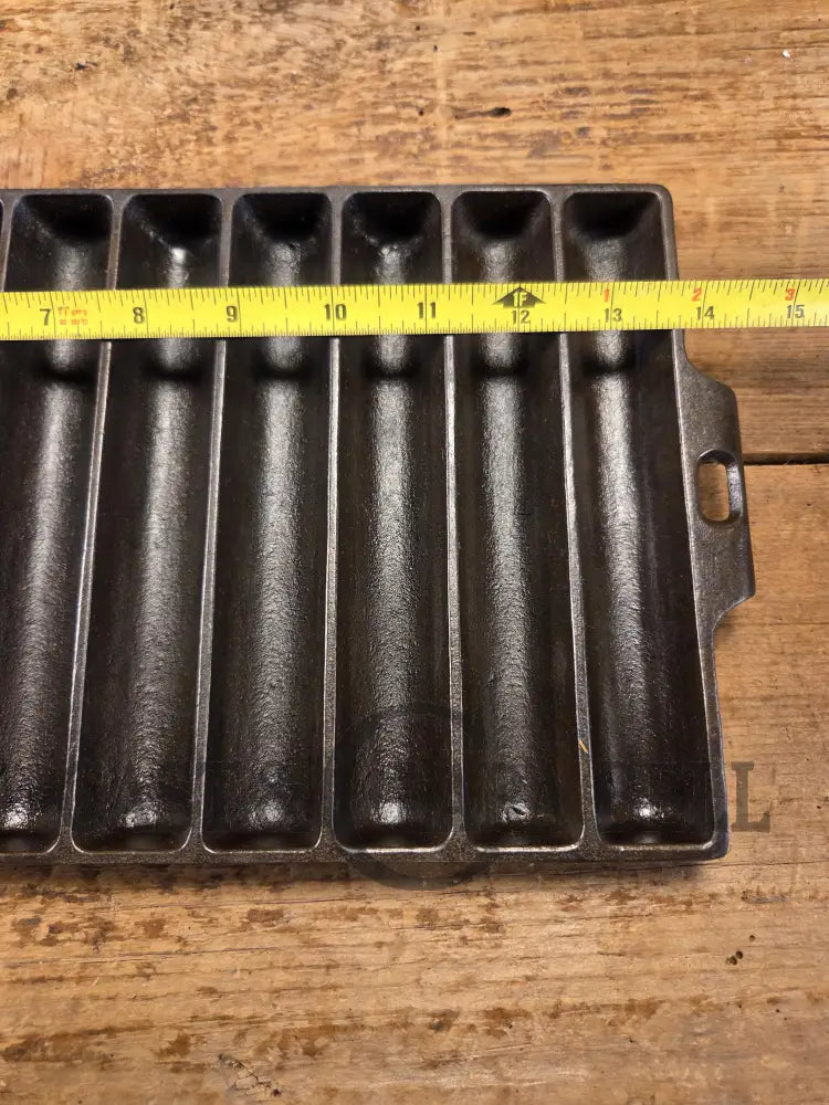 Very unique! Wagner #22 Bread Stick Gem Pan. ’A’ makers mark ’E’ Gem Pan fully restored Bakeware