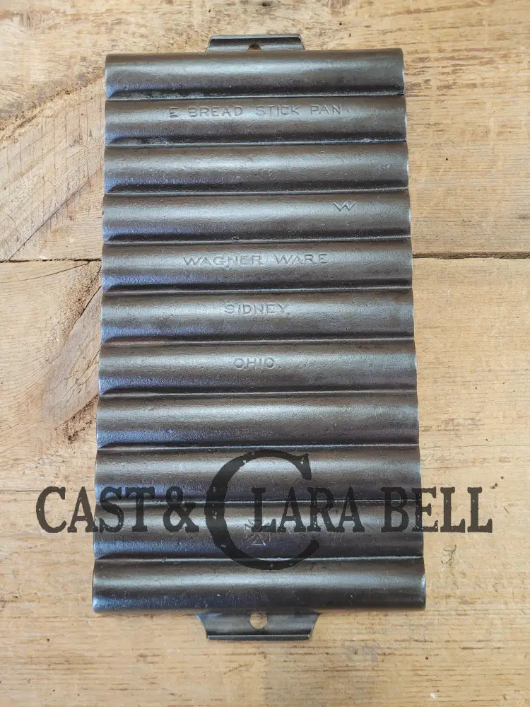 Very unique! Wagner #22 Bread Stick Gem Pan. Cross makers mark ’E’ Gem Pan fully restored