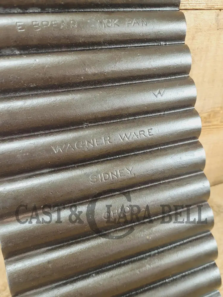 Very unique! Wagner #22 Bread Stick Gem Pan. Cross makers mark ’E’ Gem Pan fully restored