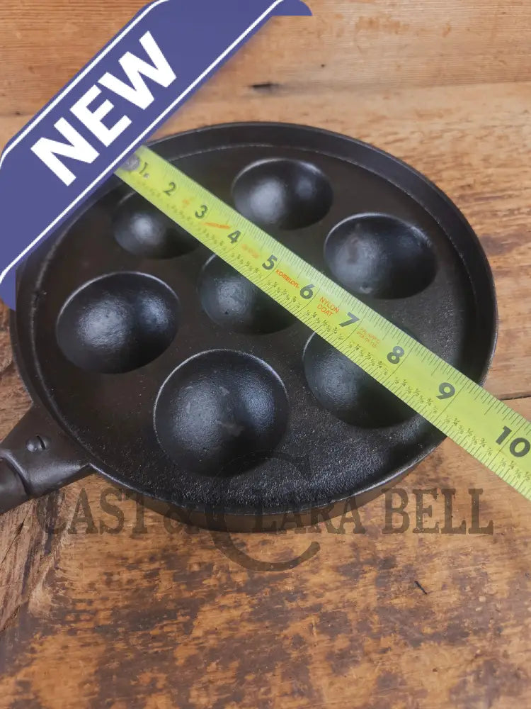 Very unique Wagner unmarked Aebleskiver with detachable handle - Skillet