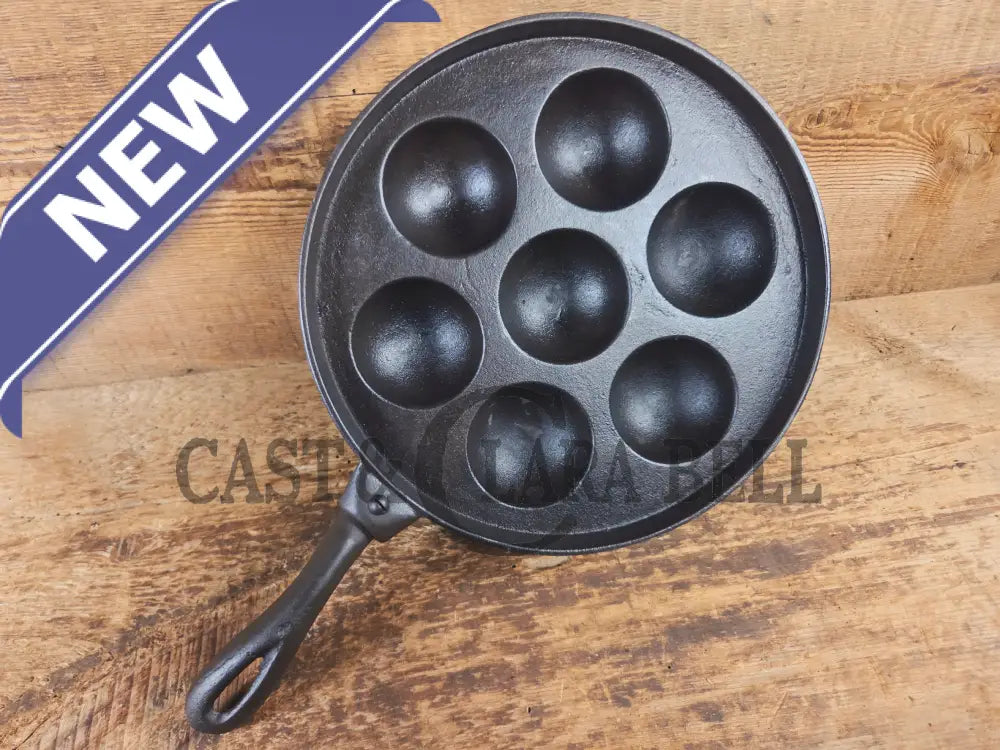Very unique Wagner unmarked Aebleskiver with detachable handle - Skillet