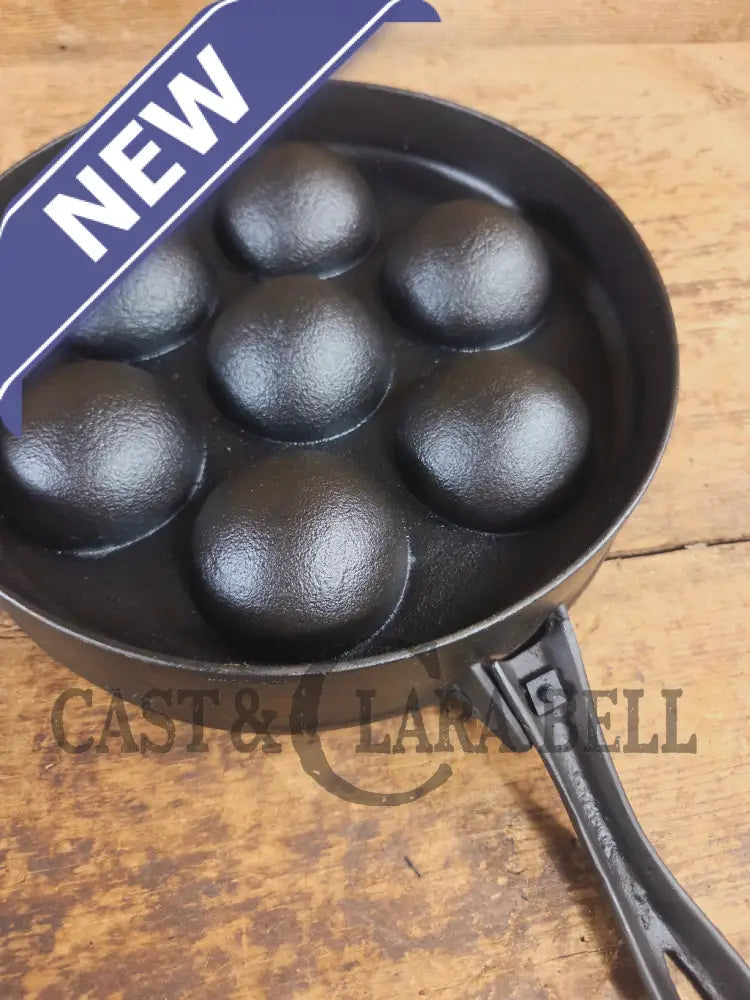 Very unique Wagner unmarked Aebleskiver with detachable handle - Skillet
