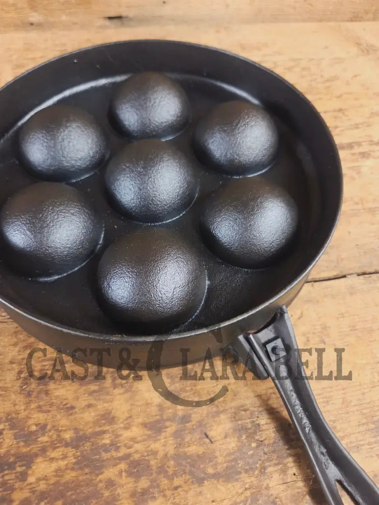 Very unique Wagner unmarked Aebleskiver with detachable handle - Skillet