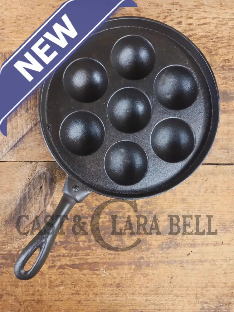 Very unique Wagner unmarked Aebleskiver with detachable handle - Skillet