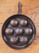 Very unique Wagner unmarked Aebleskiver with detachable handle - Skillet