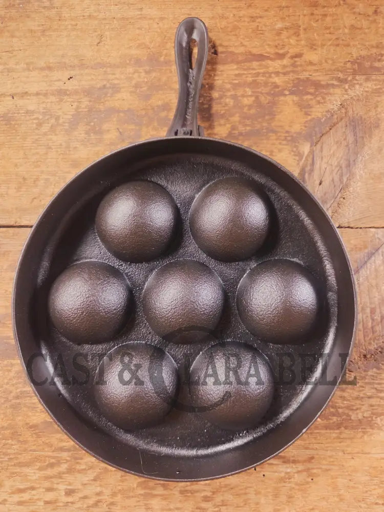 Very unique Wagner unmarked Aebleskiver with detachable handle - Skillet