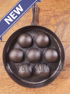 Very unique Wagner unmarked Aebleskiver with detachable handle - Skillet