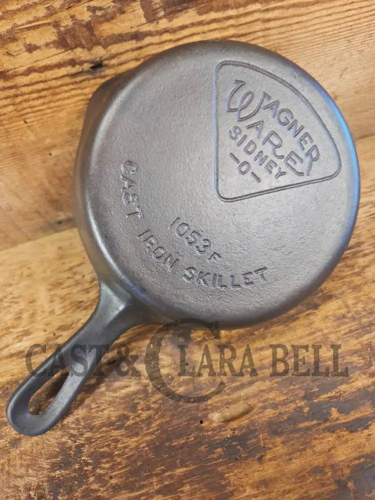 Wagner Sidney -O- #3 Skillet with ’Pie’ Logo and Smooth Bottom 1053 F - Skillet