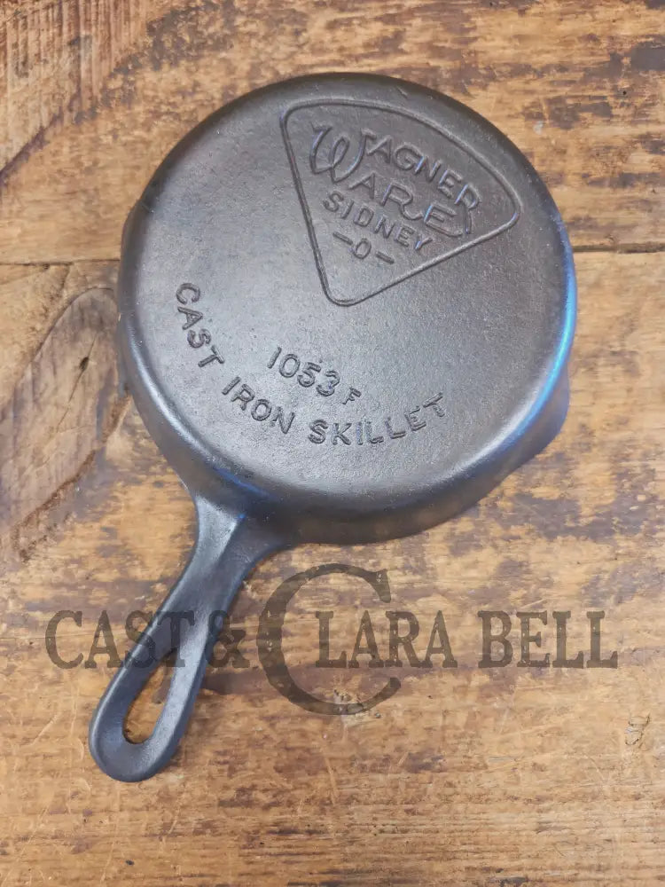 Wagner Sidney -O- #3 Skillet with ’Pie’ Logo and Smooth Bottom 1053 F - Skillet