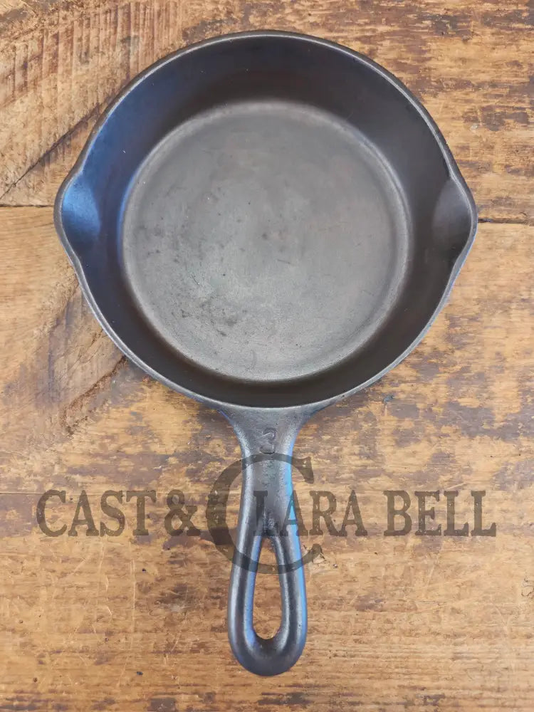 Wagner Sidney -O- #3 Skillet with ’Pie’ Logo and Smooth Bottom 1053 F - Skillet