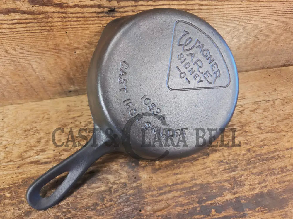 Wagner Sidney -O- #3 Skillet with ’Pie’ Logo and Smooth Bottom 1053 F - Skillet