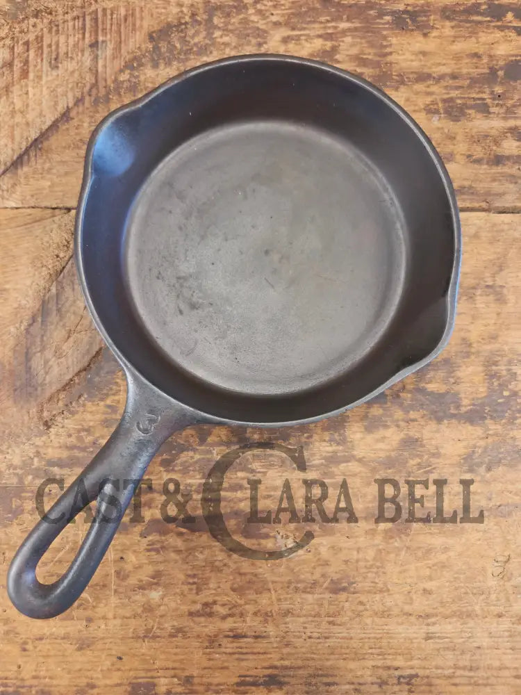 Wagner Sidney -O- #3 Skillet with ’Pie’ Logo and Smooth Bottom 1053 F - Skillet