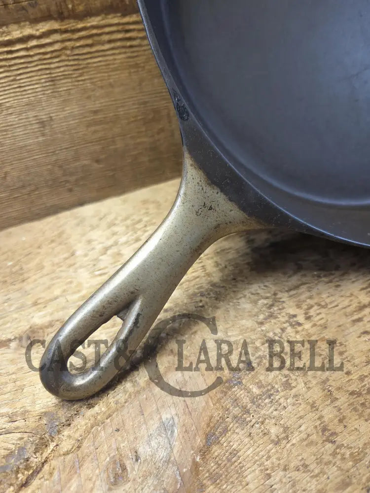 1920’s Wagner Sidney O #9 ’Arc Straight’ Skillet Heat Ring. Beautiful design superior performance. Nickel exterior