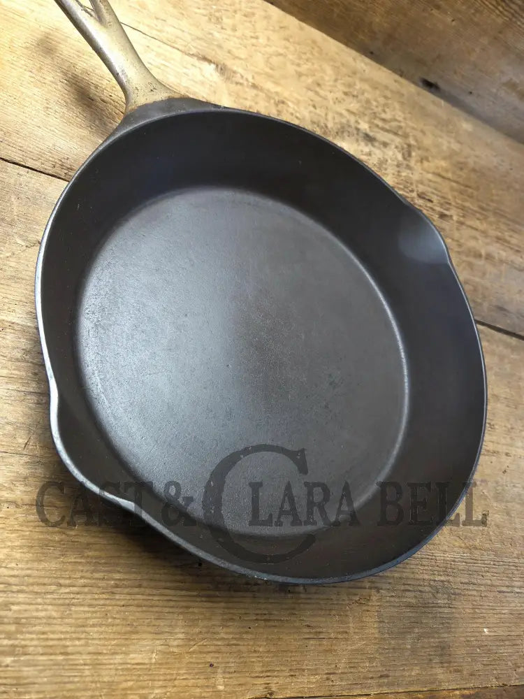 1920’s Wagner Sidney O #9 ’Arc Straight’ Skillet Heat Ring. Beautiful design superior performance. Nickel exterior