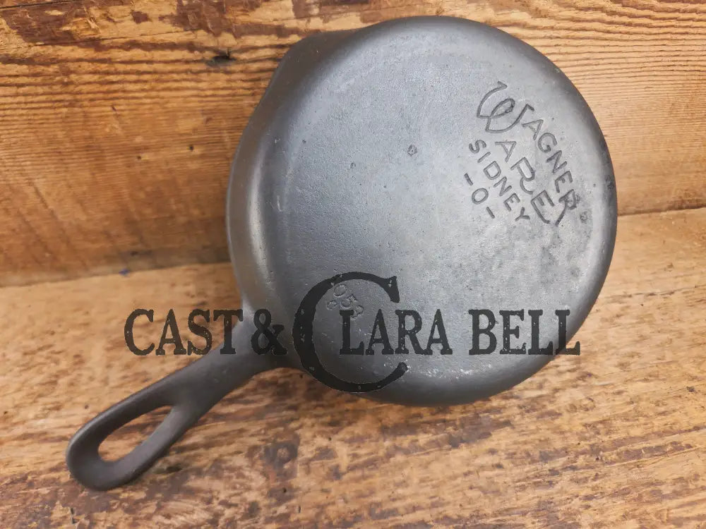 Wagner Ware #3 Cast Iron Egg Skillet with Stylized Logo and Smooth Bottom 1053 C Skillet