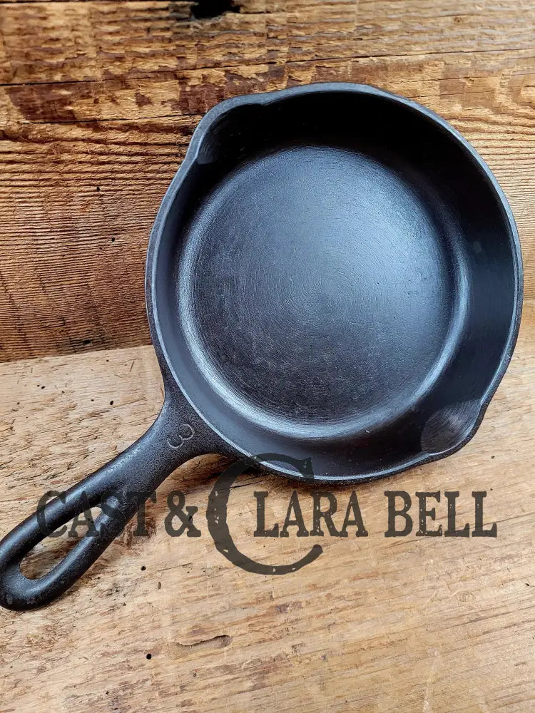 Wagner Ware #3 Cast Iron Egg Skillet With Stylized Logo And Smooth Bottom 1053 Q