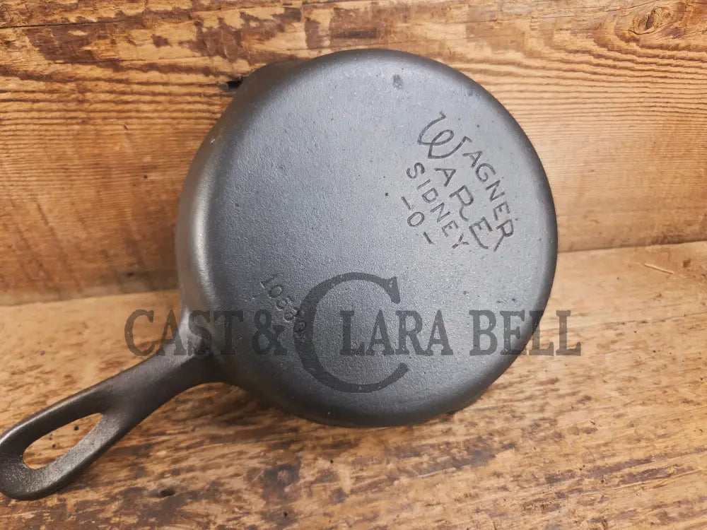 Wagner Ware #3 Cast Iron Egg Skillet with Stylized Logo and Smooth Bottom 1053 Q Skillet