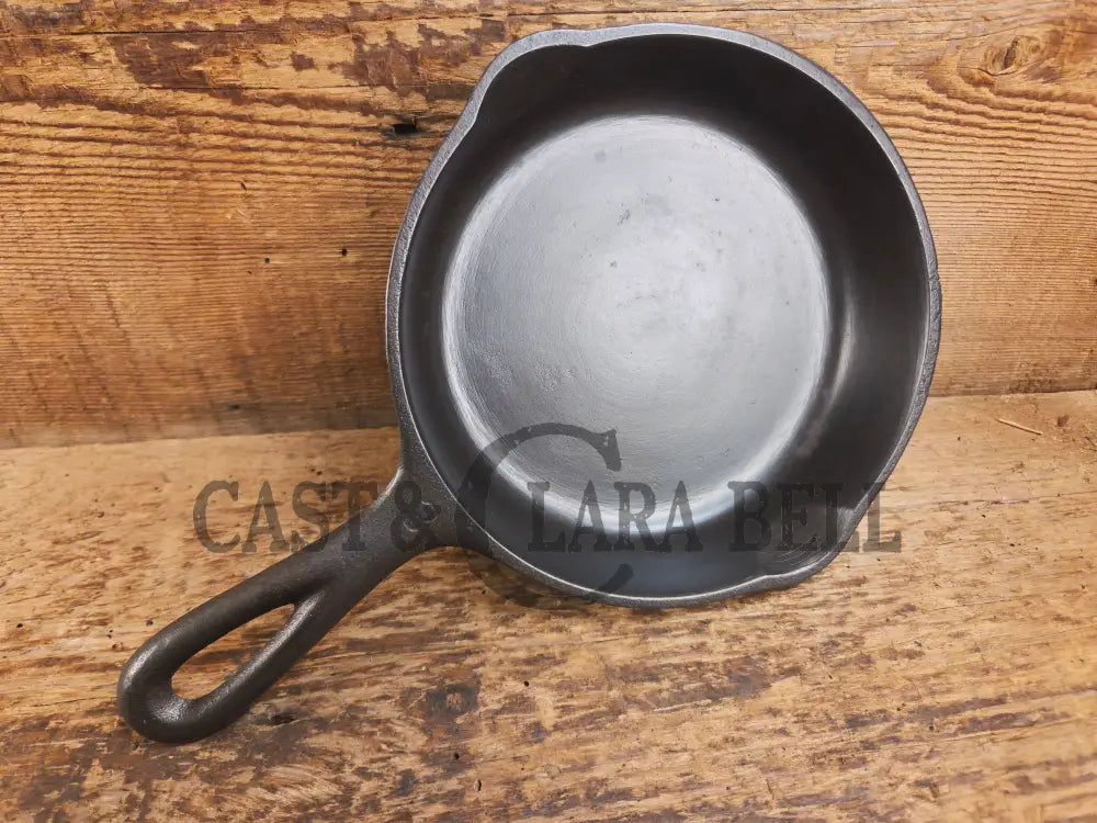 Wagner Ware #3 Cast Iron Egg Skillet with Stylized Logo and Smooth Bottom 1053 Q Skillet