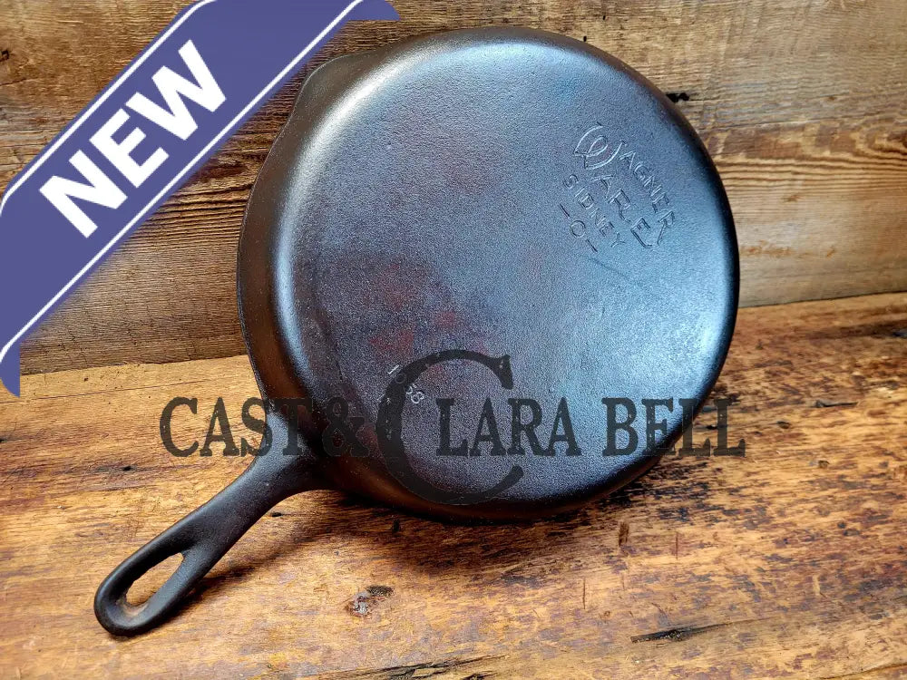 Wagner Ware #8 Cast Iron Skillet With Stylized Logo And Smooth Bottom 1058 M