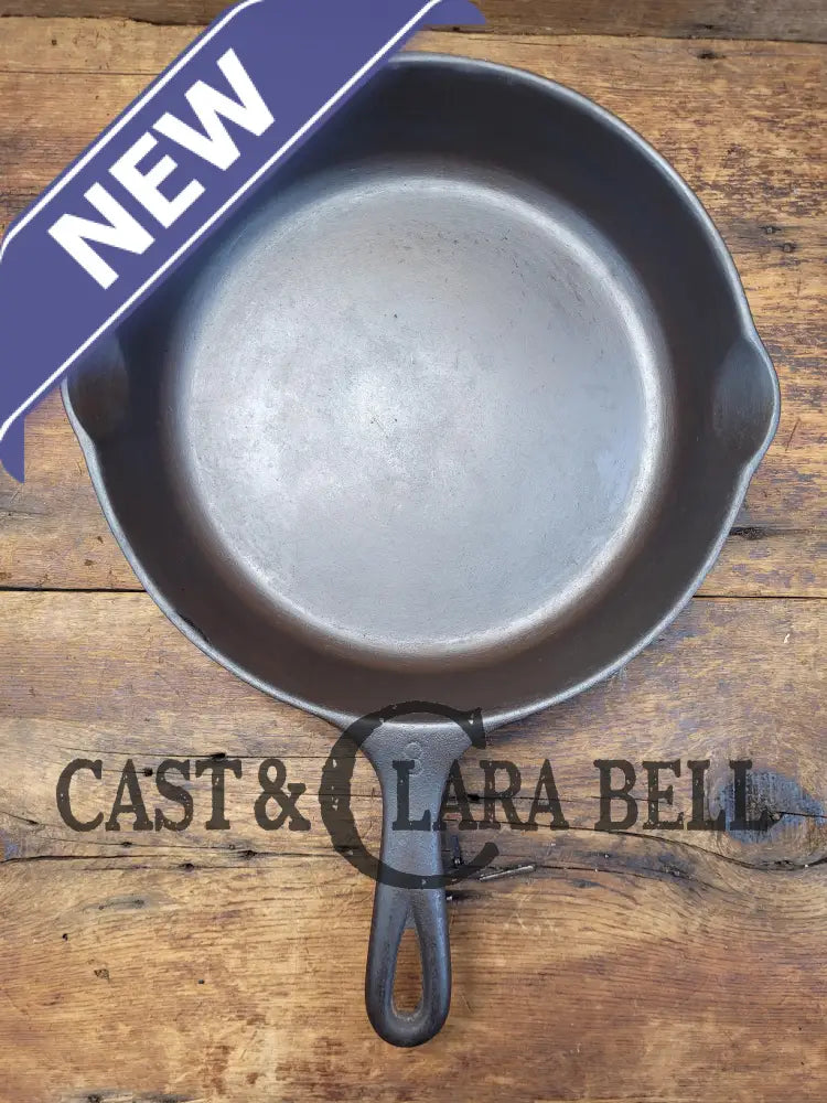 Wagner Ware #8 Cast Iron Skillet With Stylized Logo And Smooth Bottom 1058 M