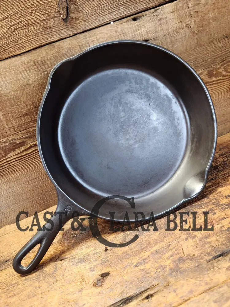 Wagner Ware #8 Cast Iron Skillet With Stylized Logo And Smooth Bottom 1058 Y