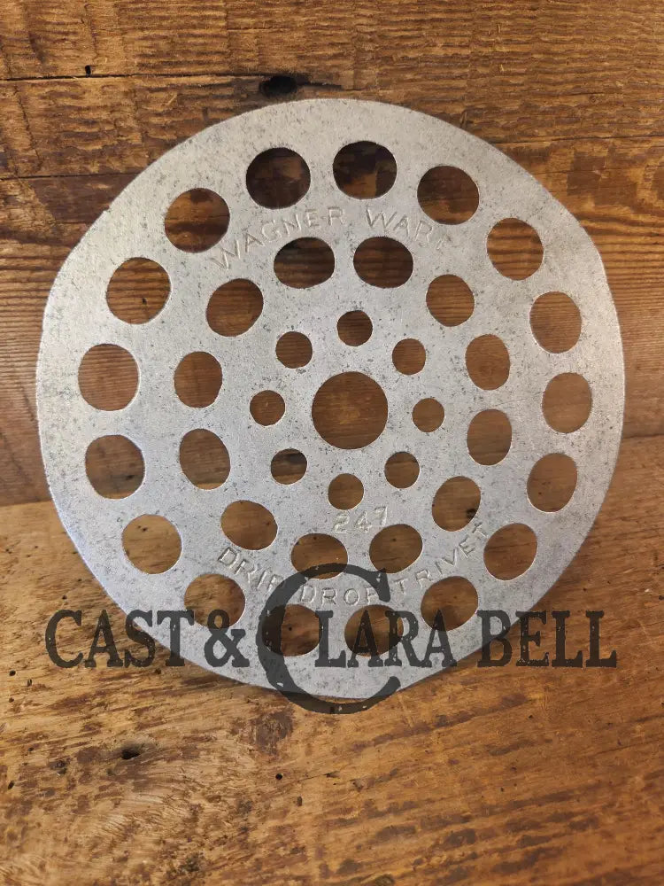 Wagner Ware Drip Drop Trivet 246. Aluminum. Match for all #8 Wagner Dutch ovens and roasters Dutch Ovens Trivets &
