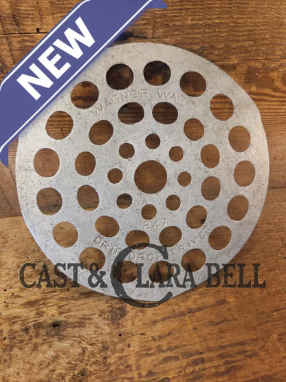 Wagner Ware Drip Drop Trivet 246. Aluminum. Match for all #8 Wagner Dutch ovens and roasters Dutch Ovens Trivets &