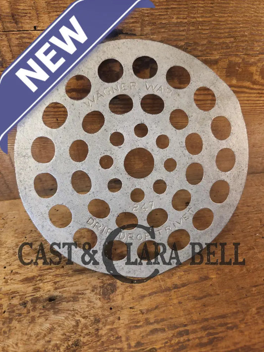 Wagner Ware Drip Drop Trivet 246. Aluminum. Match for all #8 Wagner Dutch ovens and roasters Dutch Ovens Trivets &