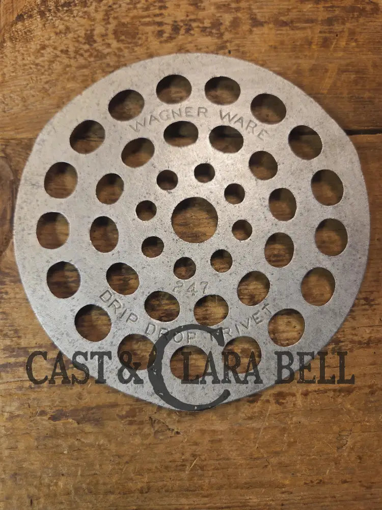 Wagner Ware Drip Drop Trivet 246. Aluminum. Match for all #8 Wagner Dutch ovens and roasters Dutch Ovens Trivets &