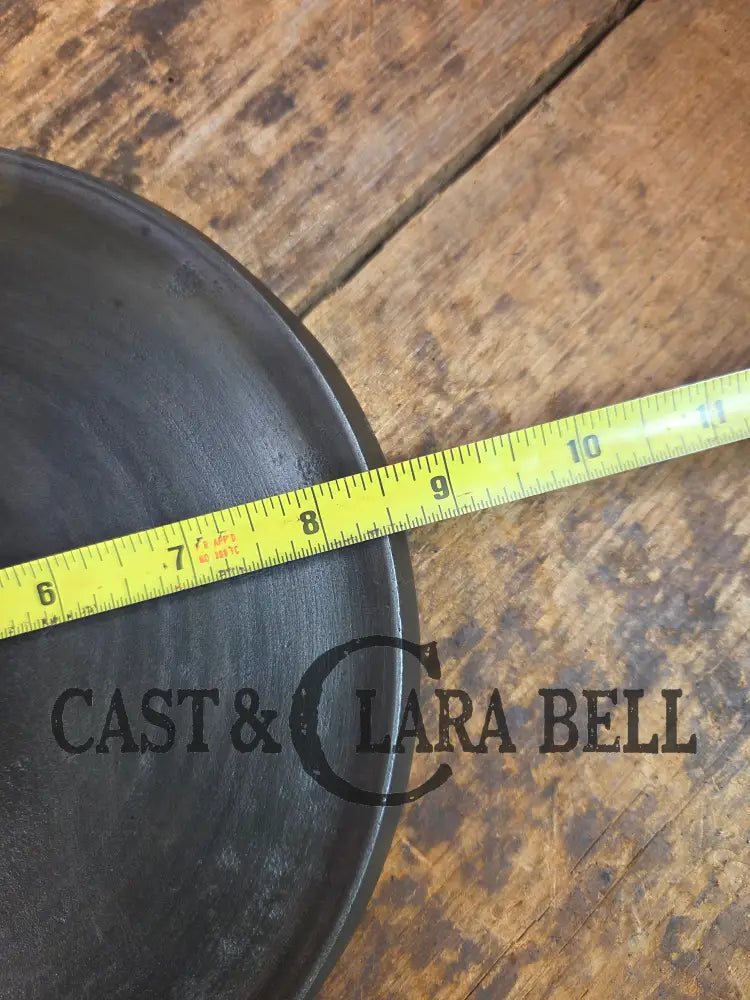 Wapak #7 Cast Iron Round Griddle. Perfect for grilled cheese and omelets Griddle