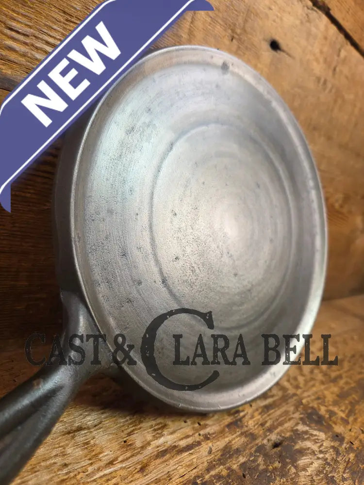 Wapak #7 Cast Iron Round Griddle. Perfect for grilled cheese and omelets Griddle