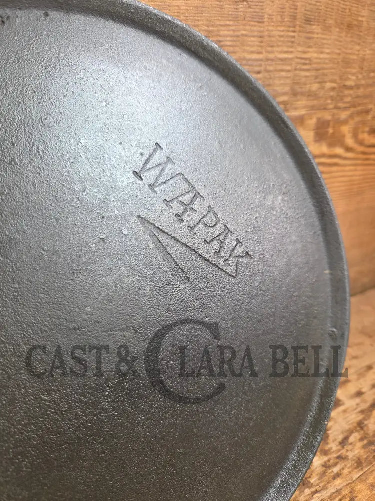 Wapak #7 Cast Iron Round Griddle. Perfect for grilled cheese and omelets Griddle