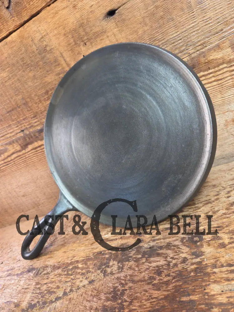 Wapak #7 Cast Iron Round Griddle. Perfect for grilled cheese and omelets Griddle