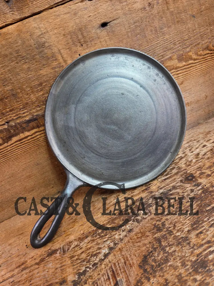 Wapak #7 Cast Iron Round Griddle. Perfect for grilled cheese and omelets Griddle