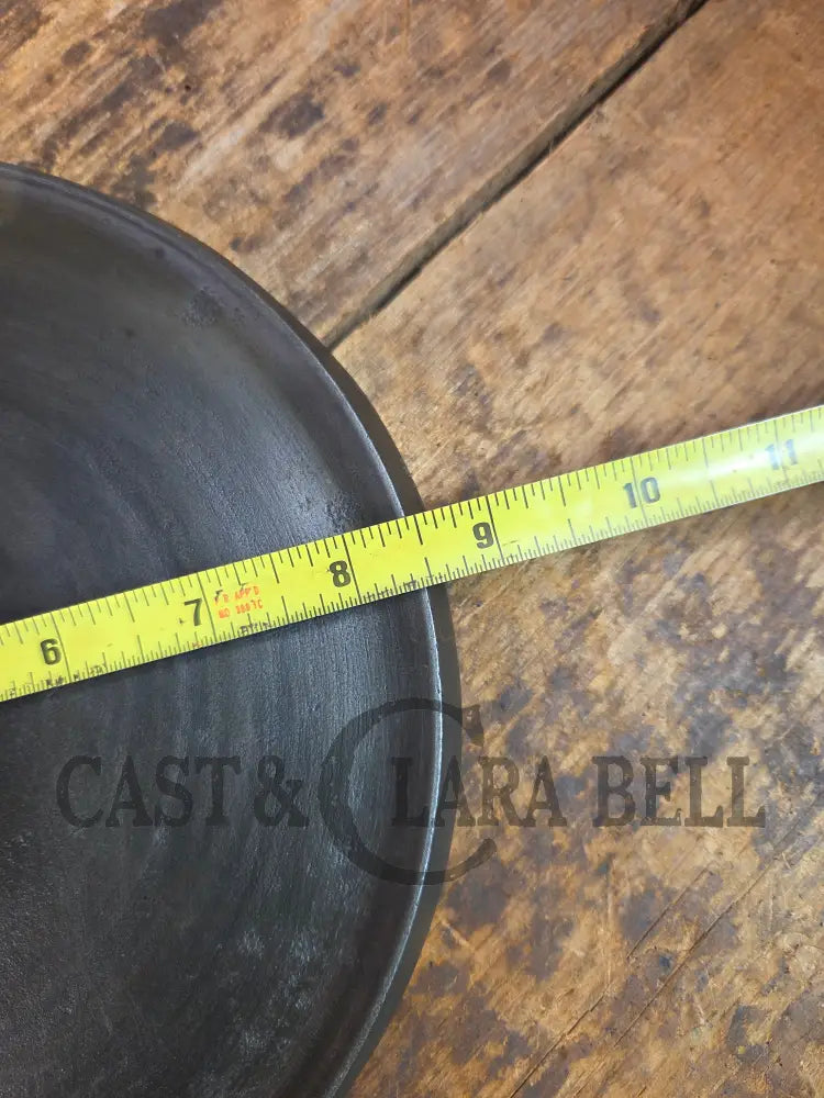 Wapak #7 Cast Iron Round Griddle. Perfect for grilled cheese and omelets Griddle