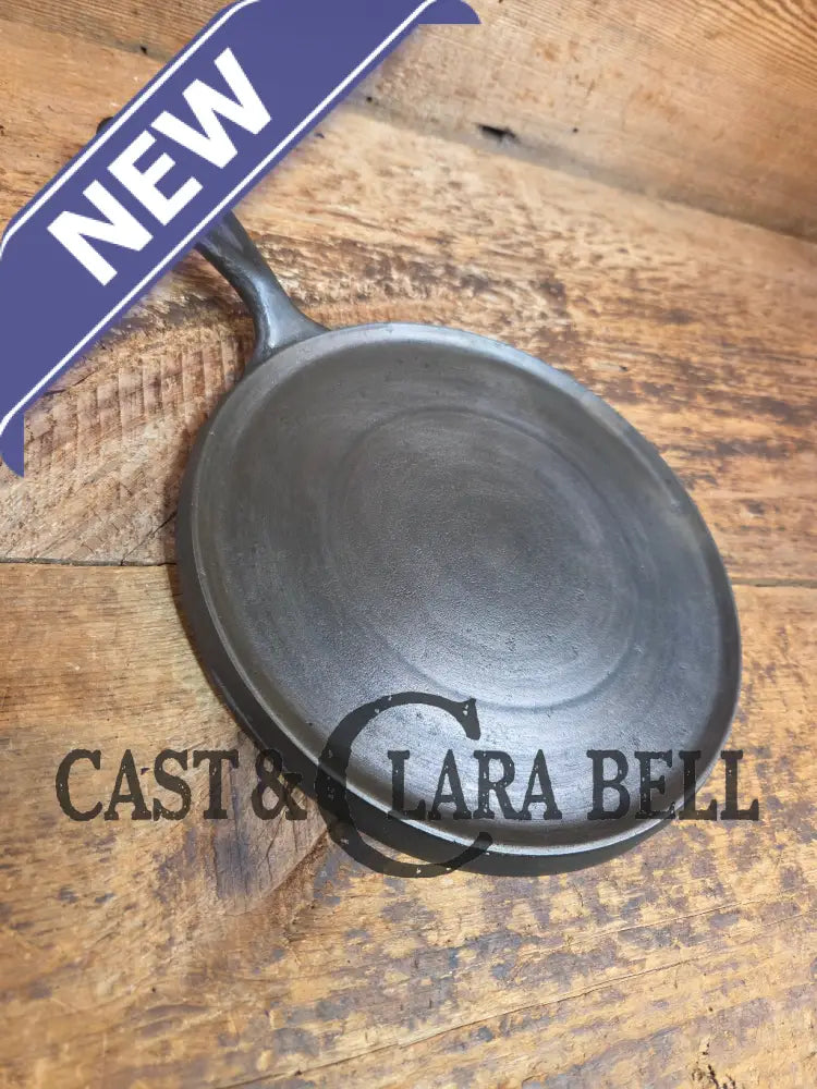 Wapak #7 Cast Iron Round Griddle. Perfect for grilled cheese and omelets Griddle
