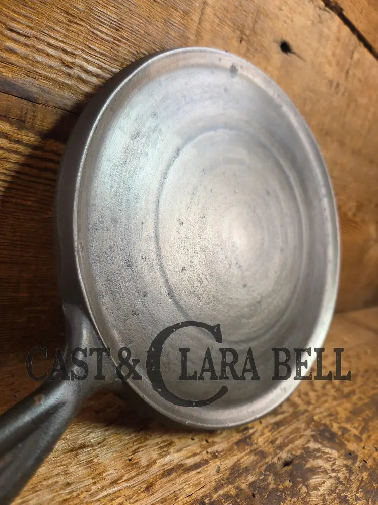 Wapak #7 Cast Iron Round Griddle. Perfect for grilled cheese and omelets Griddle