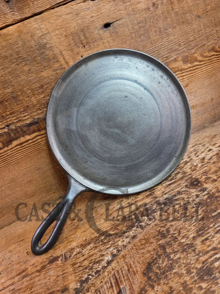 Wapak #7 Cast Iron Round Griddle. Perfect for grilled cheese and omelets Griddle