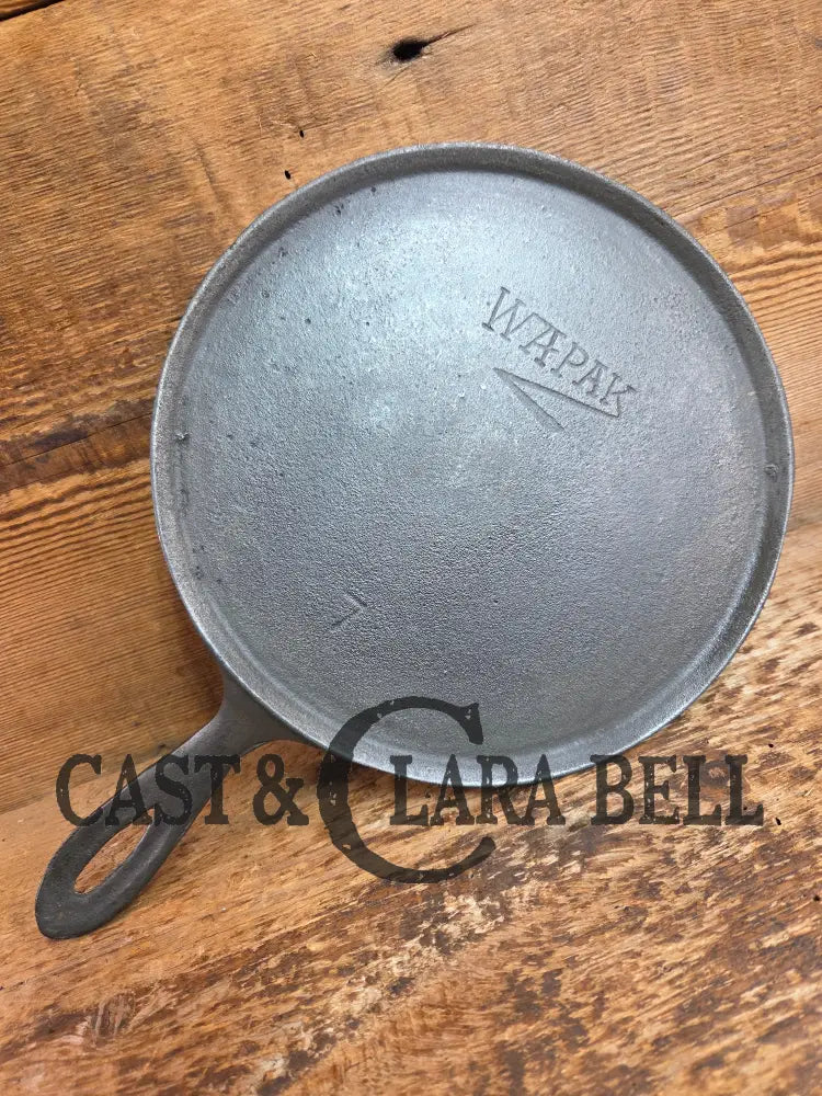Wapak #7 Cast Iron Round Griddle. Perfect for grilled cheese and omelets Griddle