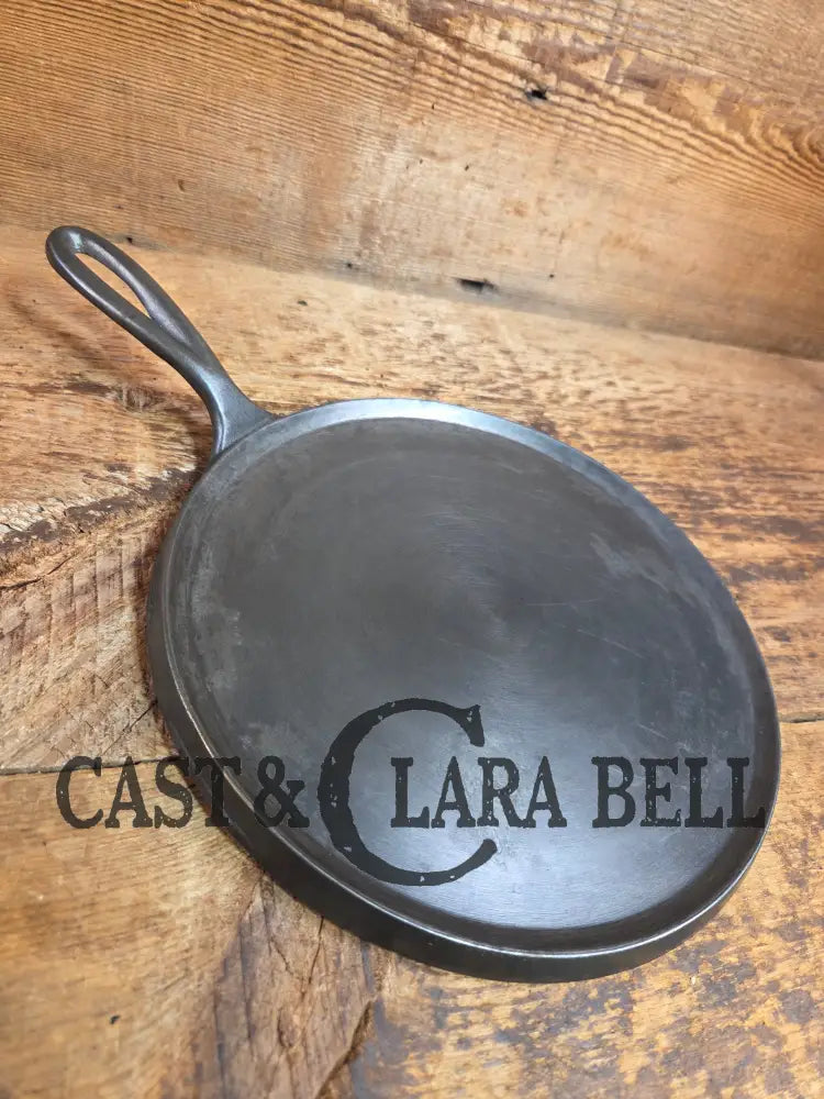 Wapak #8 Cast Iron Round Griddle Z Logo. Perfect for grilled cheese and omelets Griddle