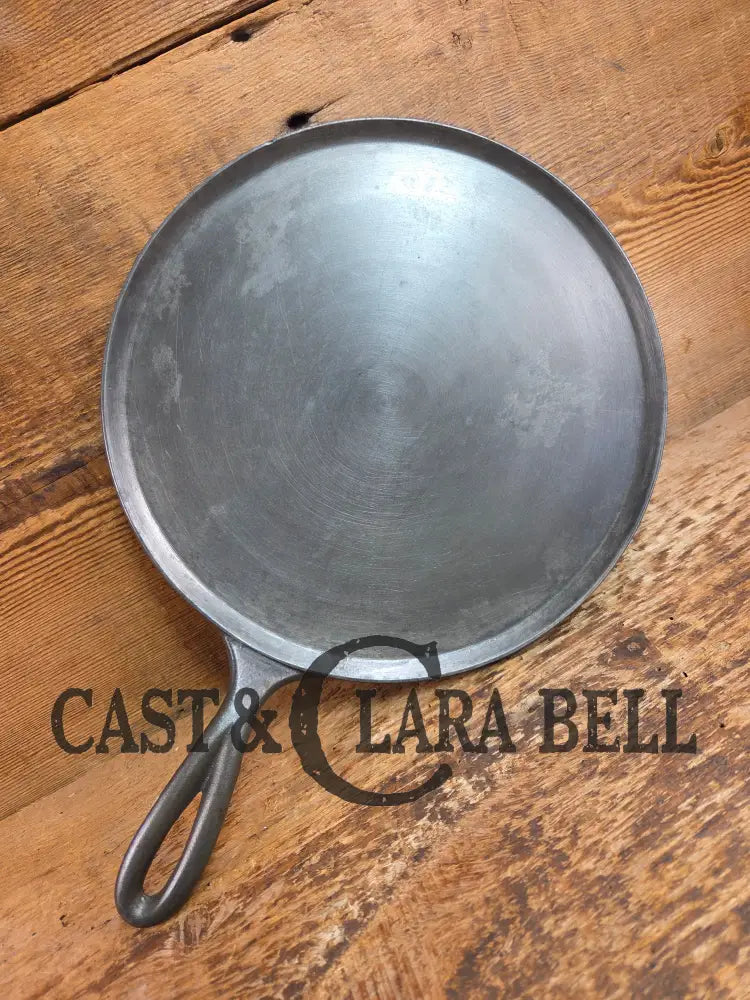 Wapak #8 Cast Iron Round Griddle Z Logo. Perfect for grilled cheese and omelets Griddle