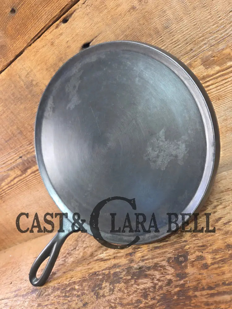Wapak #8 Cast Iron Round Griddle Z Logo. Perfect for grilled cheese and omelets Griddle
