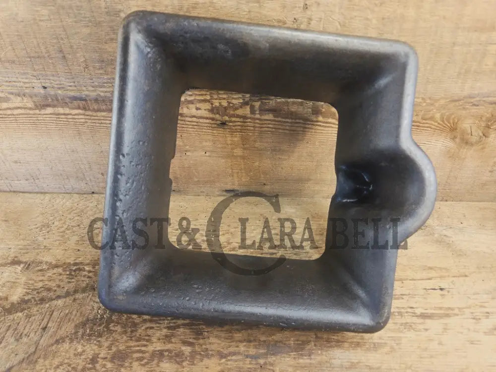 What a COOL novelty! Rare Dixie Mfg and Co. Dixie Dog cornbread waffle iron! Waffle Iron